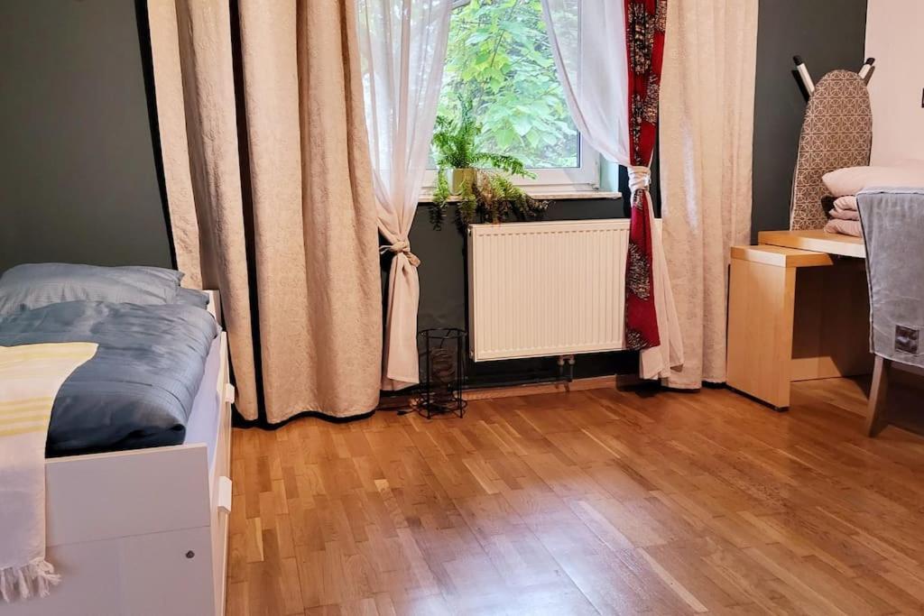 Colourful 2.5 Bedroom With Large Balcony & Garden. Prinzersdorf Zewnętrze zdjęcie