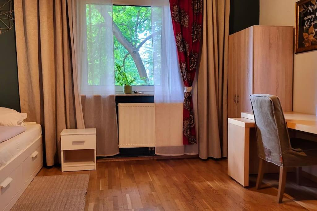 Colourful 2.5 Bedroom With Large Balcony & Garden. Prinzersdorf Zewnętrze zdjęcie