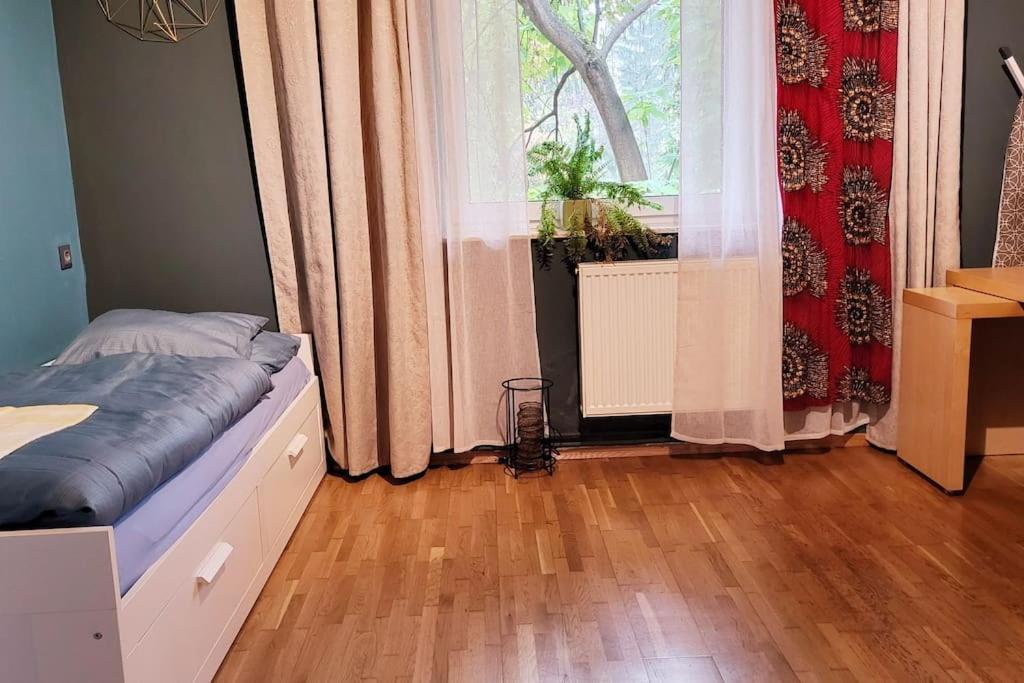 Colourful 2.5 Bedroom With Large Balcony & Garden. Prinzersdorf Zewnętrze zdjęcie